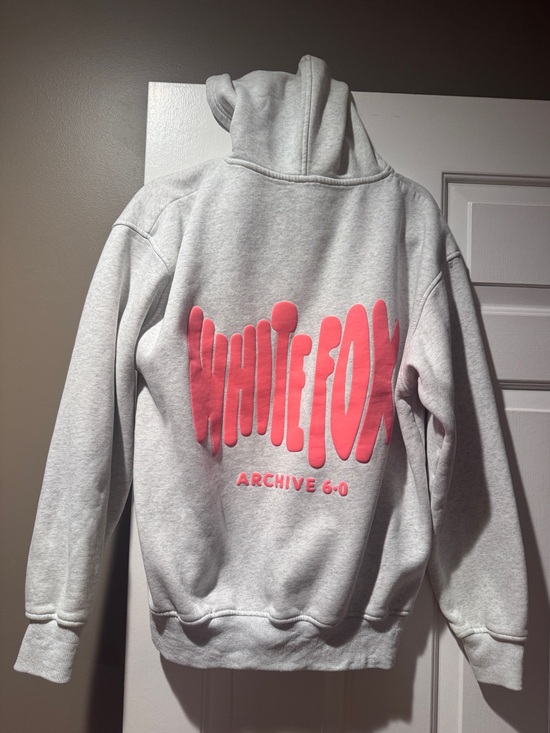 White Fox Boutique Tops - Archive 6.0 Oversized Hoodie Cloudburst - like new condition
FAST SHIPPING